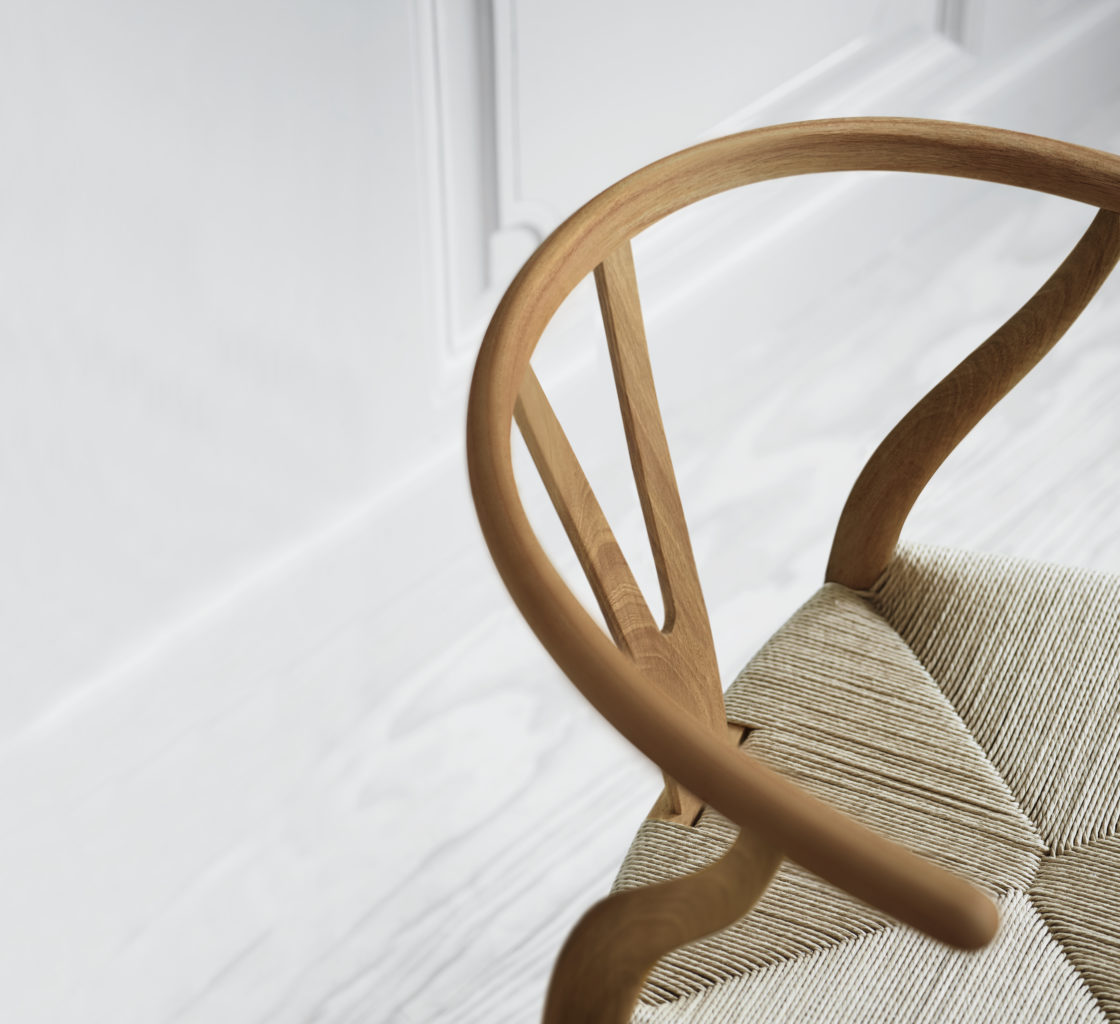 Hans J. Wegner hylles med en unik utgave av Y stolen CH24 Hans J. Wegner hylles med en unik utgave av Y stolen CH24