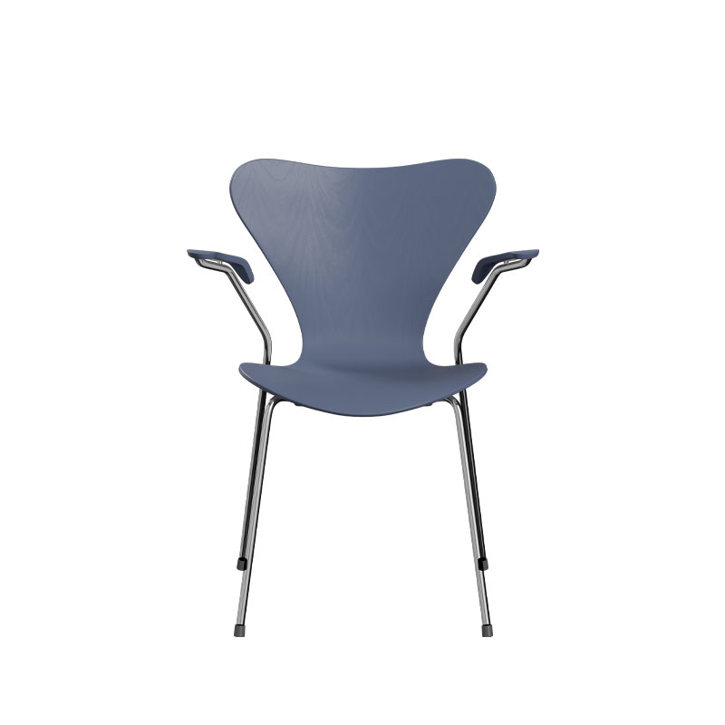 3107_Series_7_med_arm_Lakket_dusk_blue_krom_base_produktbilde_fra_fritz_hansen