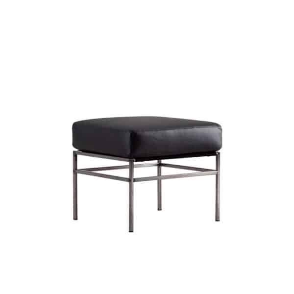 Seventy Five skammel i skinnet challenger Col. Black med mørk canvas og klar pulverlakkert ramme fra Ihreborn