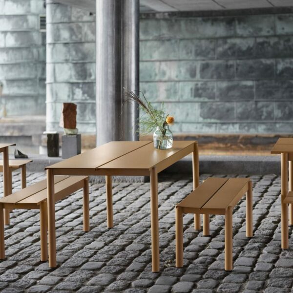 Linear steel outdoor miljøbilde01 fra muuto