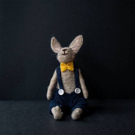 Dagfinn Humorhare ullfigur fra UND - Produktbilde
