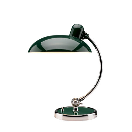 Bordlampen Kaiser Idell 6631 i mørk grønn fra Lighthouse. Designet av Christian Dell for Fritz Hansen