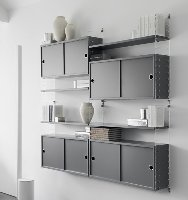 String skap m/skyvedør String Furniture inspirasjons bilde