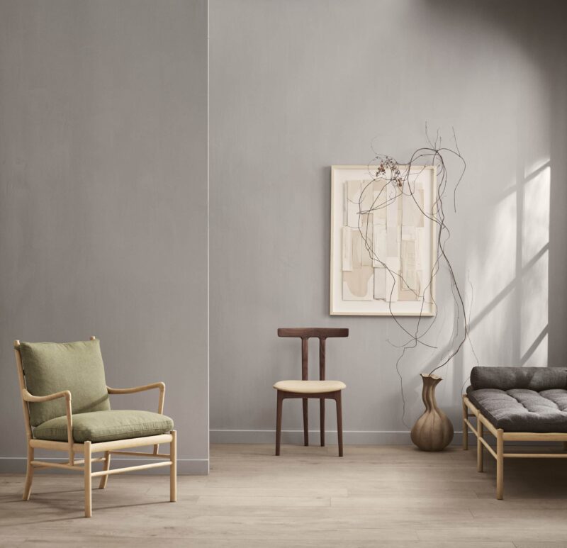 OW58 | T-chair fra Carl Hansen i oljet valnøtt miljøbilde av stol forfra