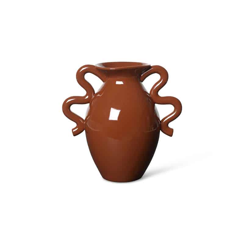 skulpturell vase I blank keramikk i fargen terracotta fra ferm living