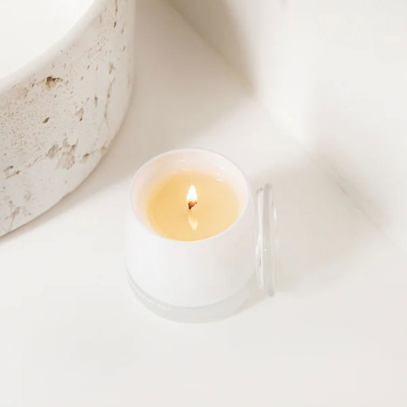 duftlys i duften peony og petitgrain fra the aromatherapy