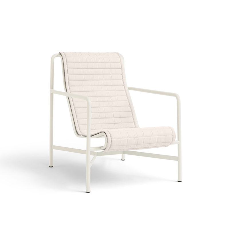 Palissade_lounge_chair_high_quilted_cushion_cream_white_produktbilde_fra_HAY
