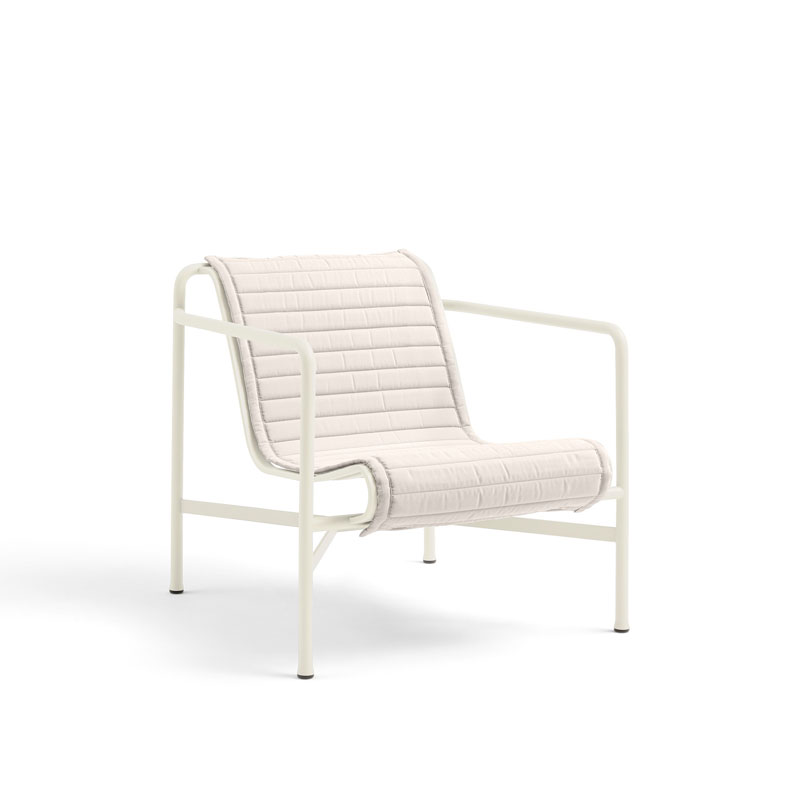 Palissade_lounge_chair_low_seat_cushion_cream_white_produktbilde_fra_HAY