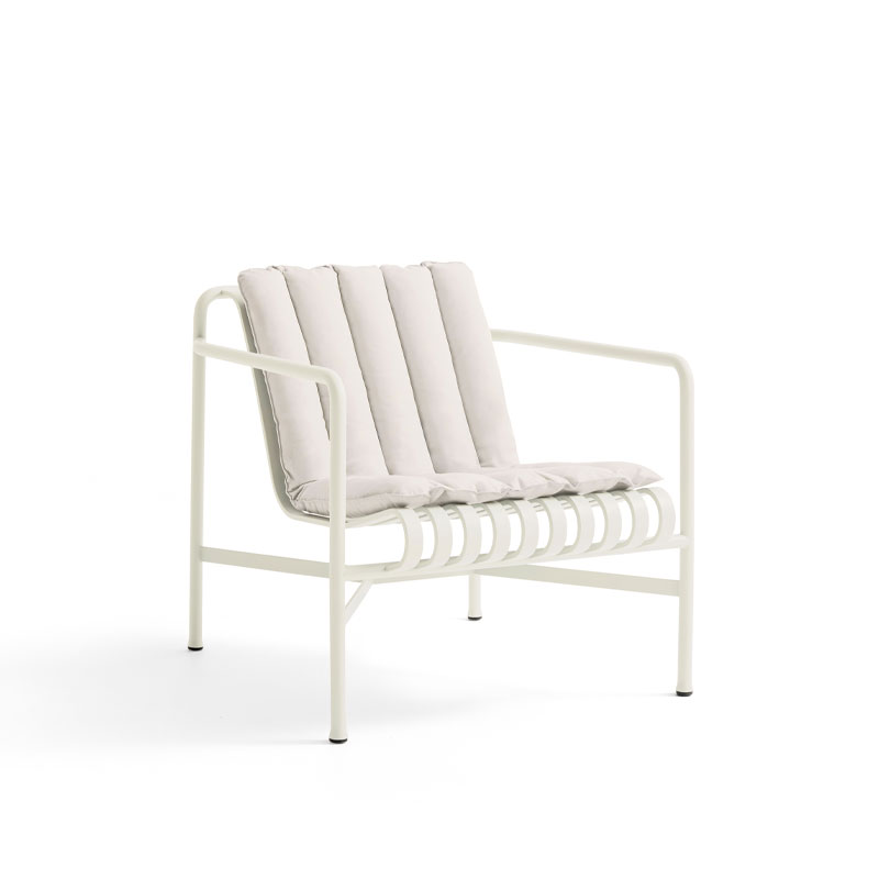 Palissade_lounge_chair_low_soft_quilted_cushion_cream_white_produktbilde_fra_HAY