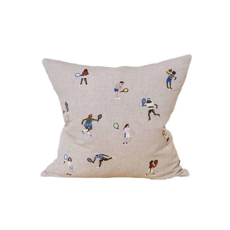 pute i linblanding med broderte tennisspillere fra fine little day