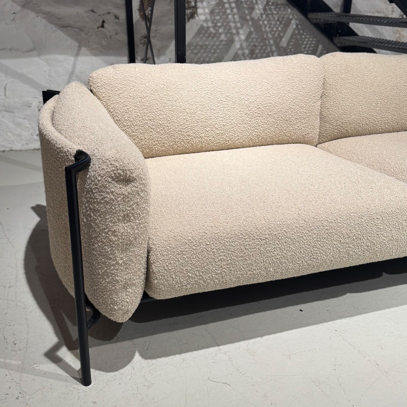 Aware 2-seter sofa fra bent hansen selges fra utstillingen