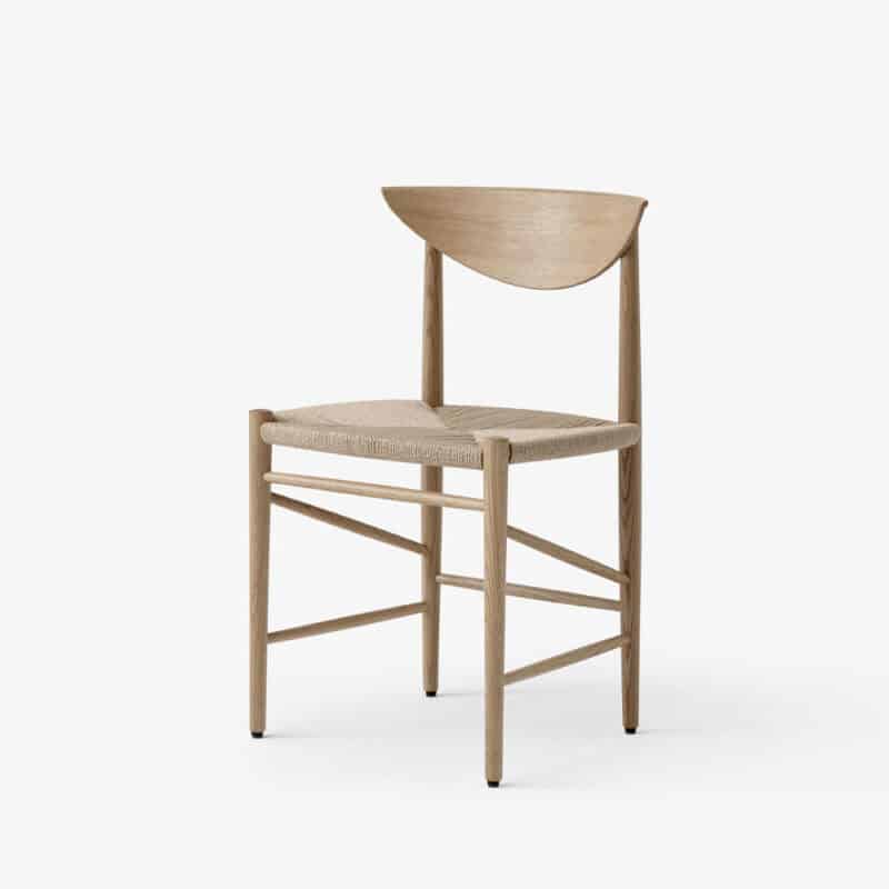 Drawn spisestol uten armlener i oljet eik med papirflett i setet fra &tradition