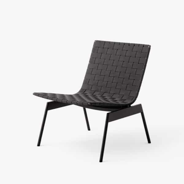 Ville lenestol uten arm i sort med polyester i setet og rygg med pulverlakkert aluminiumsben fra &tradition