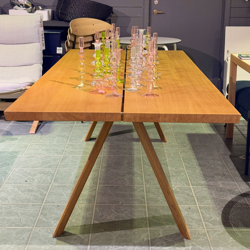 Molballe-lucca-spisebord-oljet-eik-utstillingsmodell-salg-et-hjem