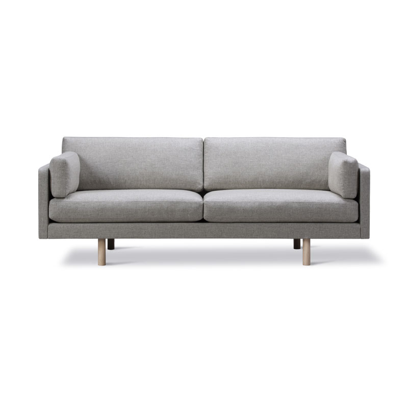 Ej220 sofa i 212 cm i ulltekstilet bardal i grått med såpet eikeben fra fredericia