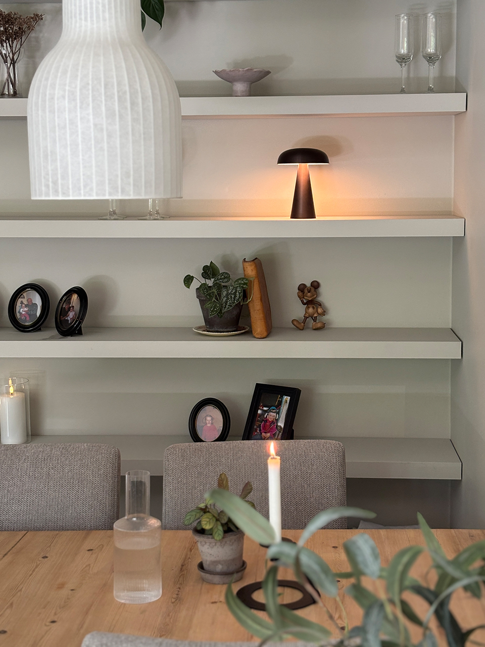 Hjemme hos Stine -&tradition-como lampe-muuto-strand taklampe-boyhood-torsteinsens design-ferm living-ripple karaffel-verket interiør