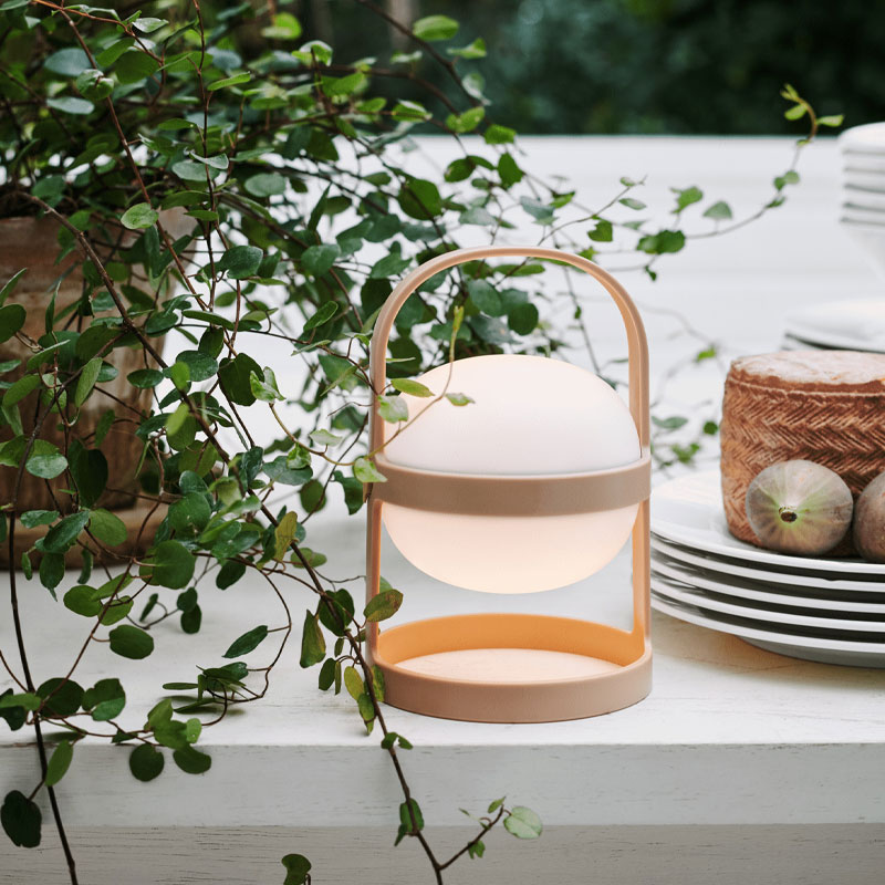 rosendahl solar circular bærbar bordlampe i beige