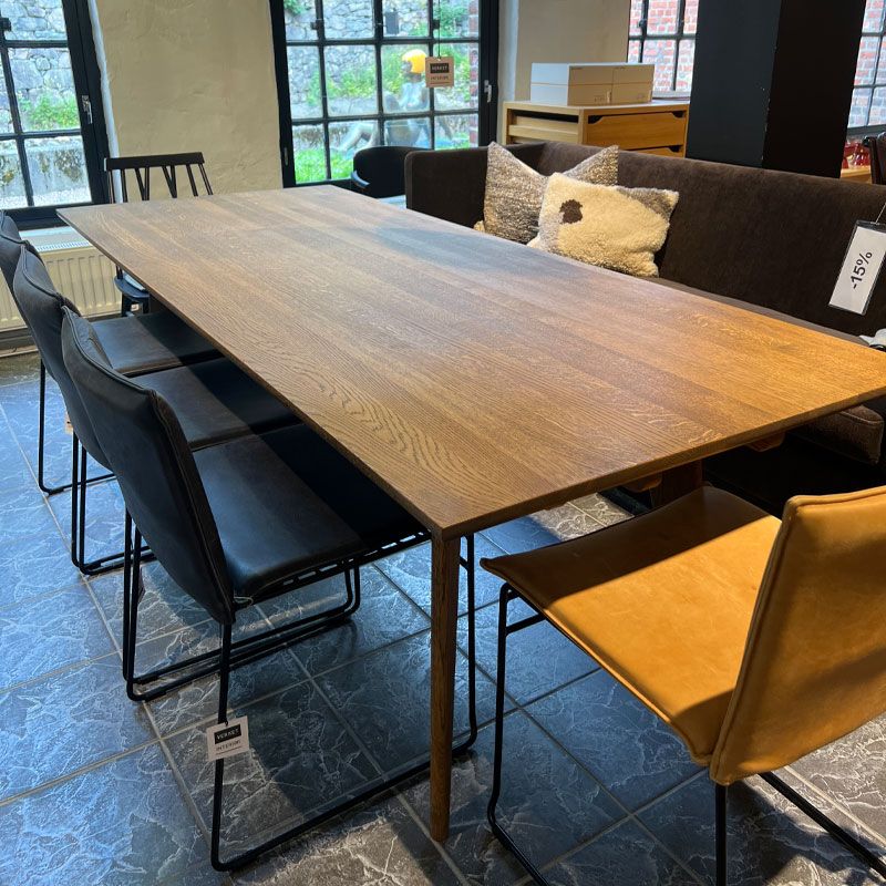 Viken spisebord i 220 x 90 cm i røket eik fra ygg og lyng