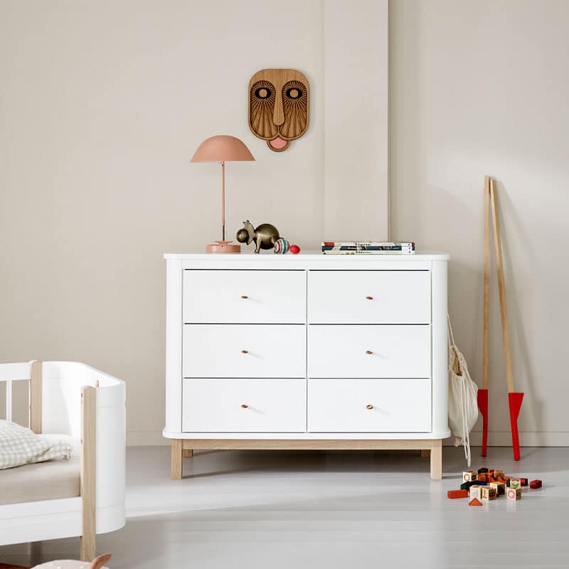 wood kommode I hvit og eik med 6 skuffer fra oliver furniture
