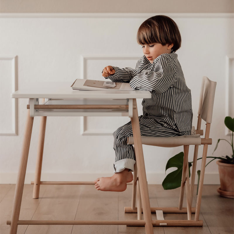 camping junior skirvebord I eik og hvit mDF fra Oliver Furniture