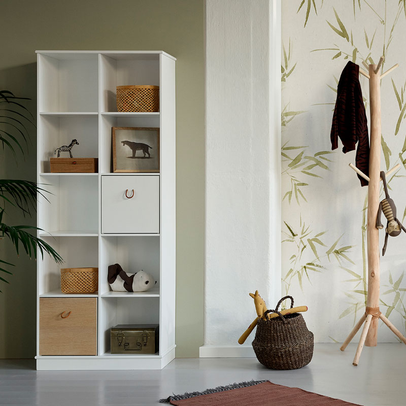 wood oppbevaring med 2x5 rom på sokkel i hvit MDF fra oliver furniture