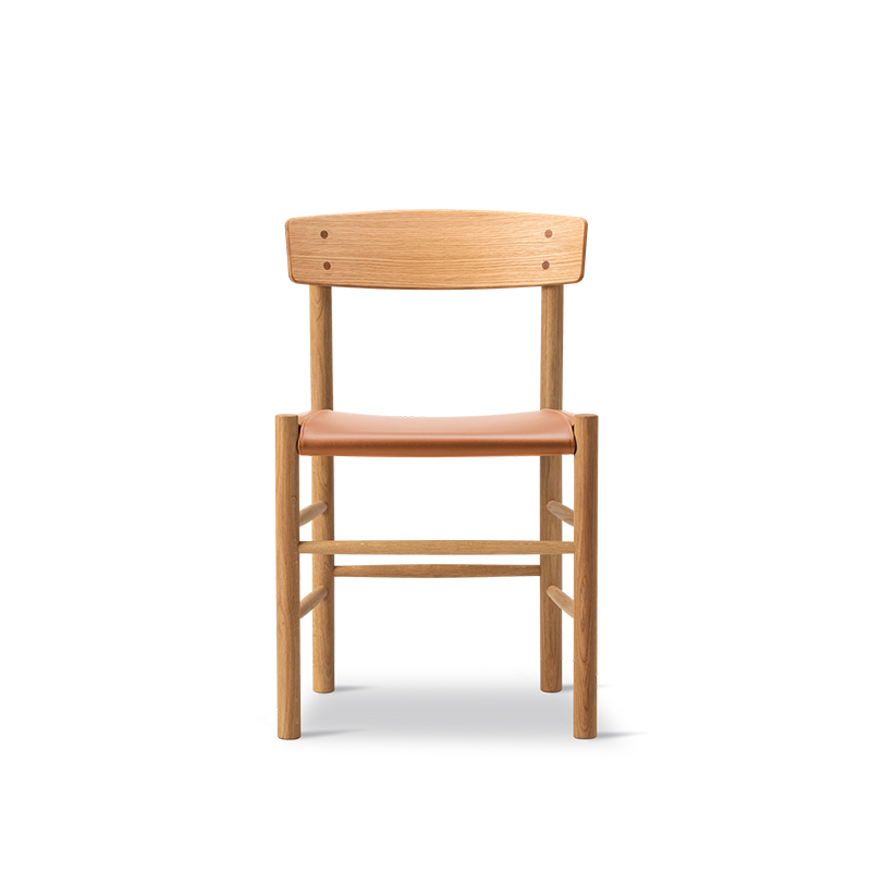 Fredericia-Borge-Mogensen-J39-Folkestolen-skinnpolstret sete-omni 307-cognac-oljet-eik-spisestol-dansk-klassiker-stue-spisestue-spisestuestoler-verket interiør-1