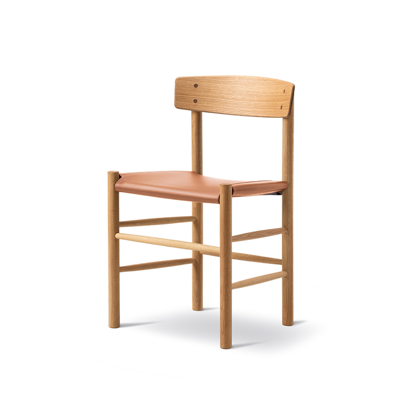 Fredericia-Borge-Mogensen-J39-Folkestolen-skinnpolstret sete-omni 307-cognac-oljet-eik-spisestol-dansk-klassiker-stue-spisestue-spisestuestoler-verket interiør-2