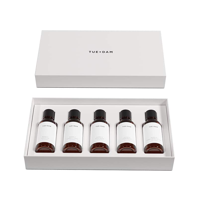 Tue+Dam Nordic reisesett-travel set-shampoo-balsam-kroppssåpe-håndsåpe-håndkrem-kroppskrem-velvære-verket interiør