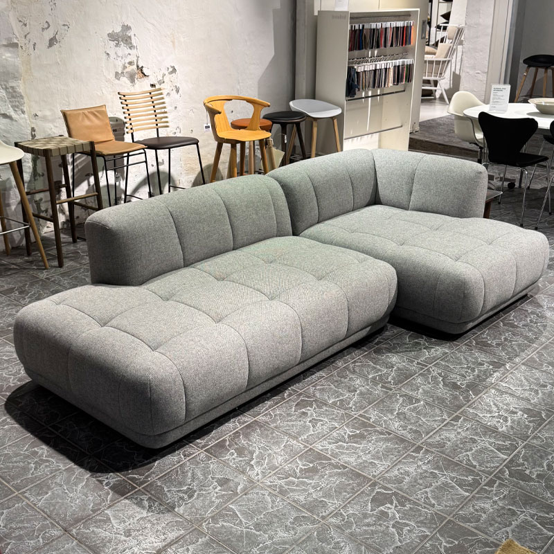 Quilton sofa med sjeselong i Hallingdal ulltekstil fra HAY selges fra utstillingen