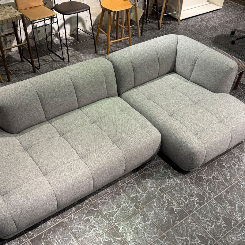 Quilton sofa med sjeselong i Hallingdal ulltekstil fra HAY selges fra utstillingen