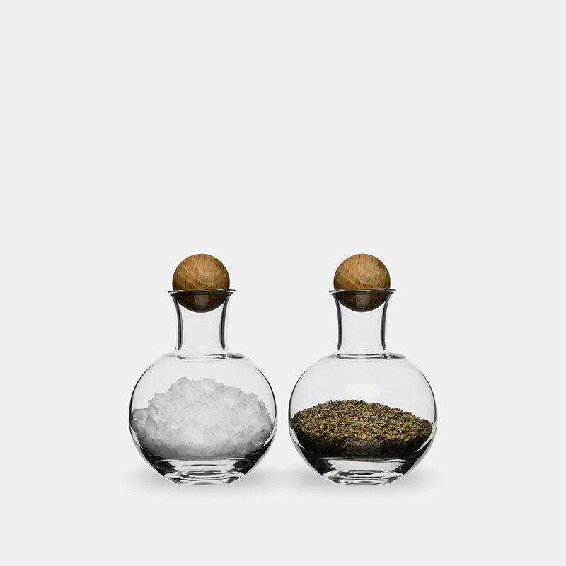 Nature Salt og pepper-krydderglass-sagaform-munnblåst glass-eikekork-kjøkkenverket-kjøkkenredskap-verket interiør