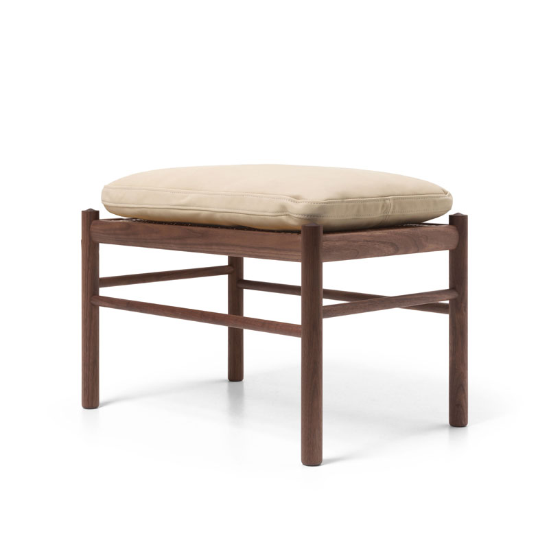 OW149F-skammel-oljet_valnøtt_Terra_lime_fra_Carl_Hansen_&_Søn_Produktbilde_front