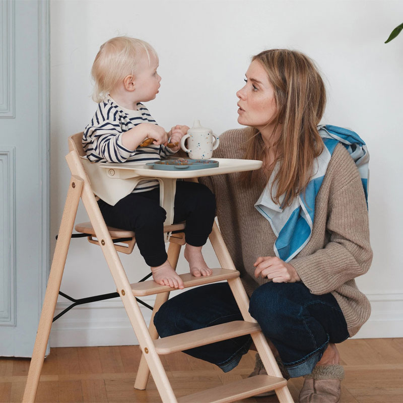 kaos klapp barnestol i naturlig bøk