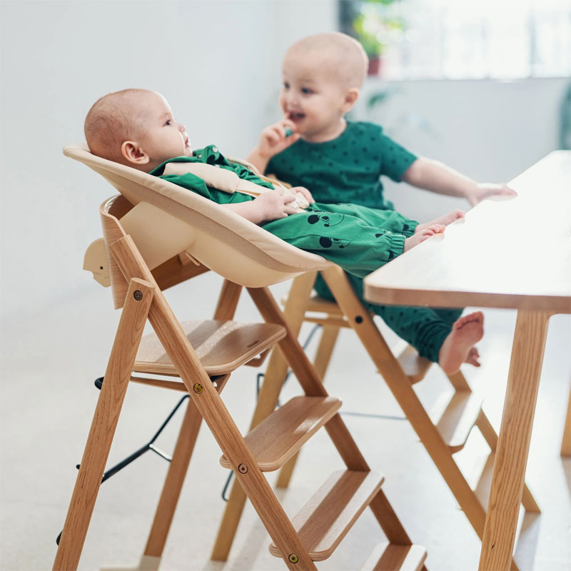 Klapp nyfødtsete til klapp barnesete i desert sand fra kaos