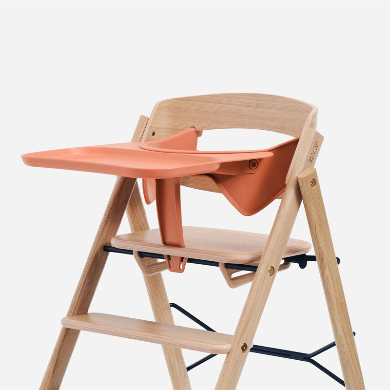 klapp spisebrett og bøyle i fargen terracotta pink fra kaos