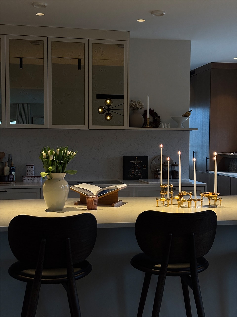 Julehjemmet til Tine-julepynt-jul-juletre-julestake-adventsstake-et hjem-verket interiør-12