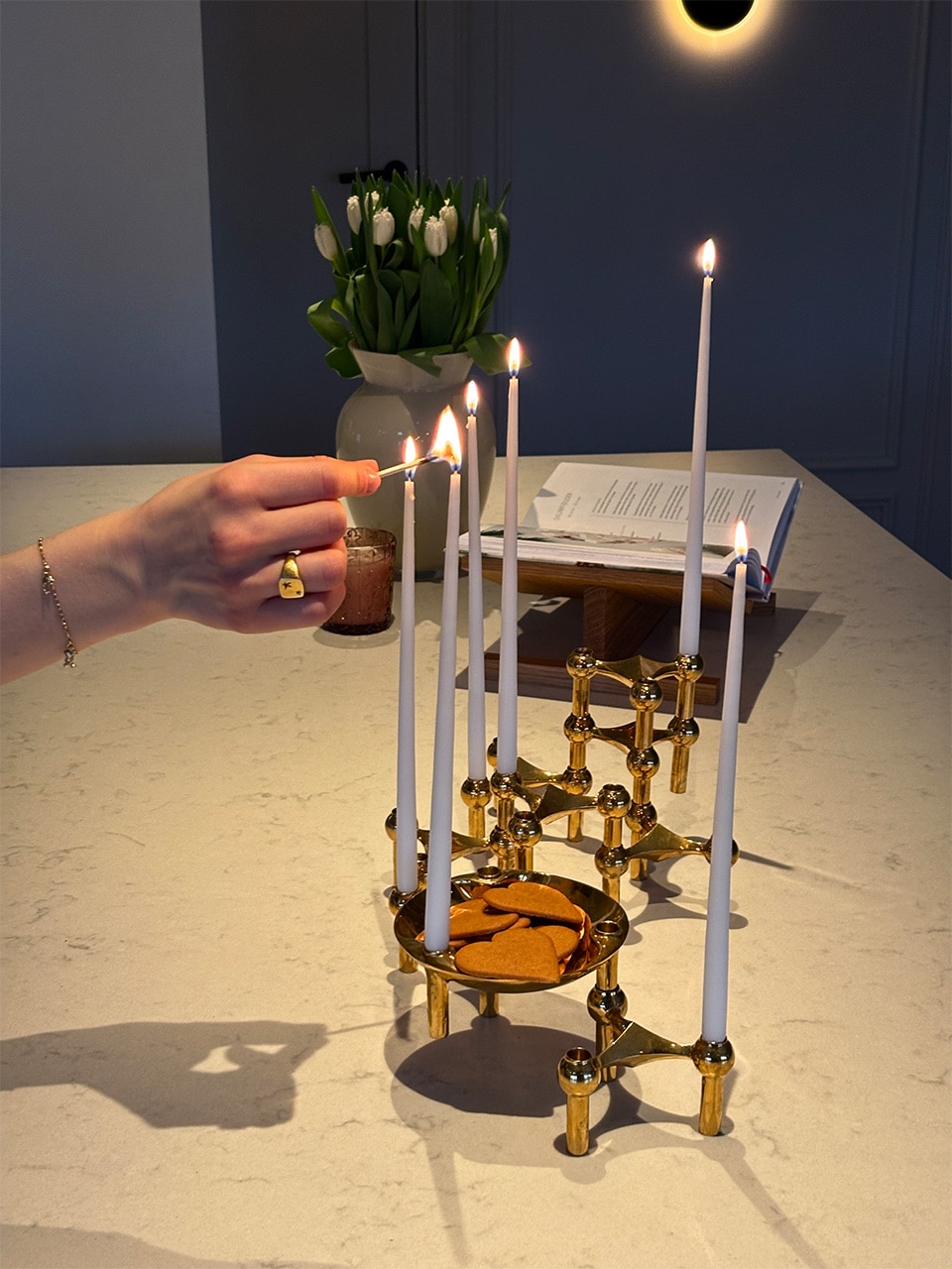 Julehjemmet til Tine-julepynt-jul-juletre-julestake-adventsstake-et hjem-verket interiør-13