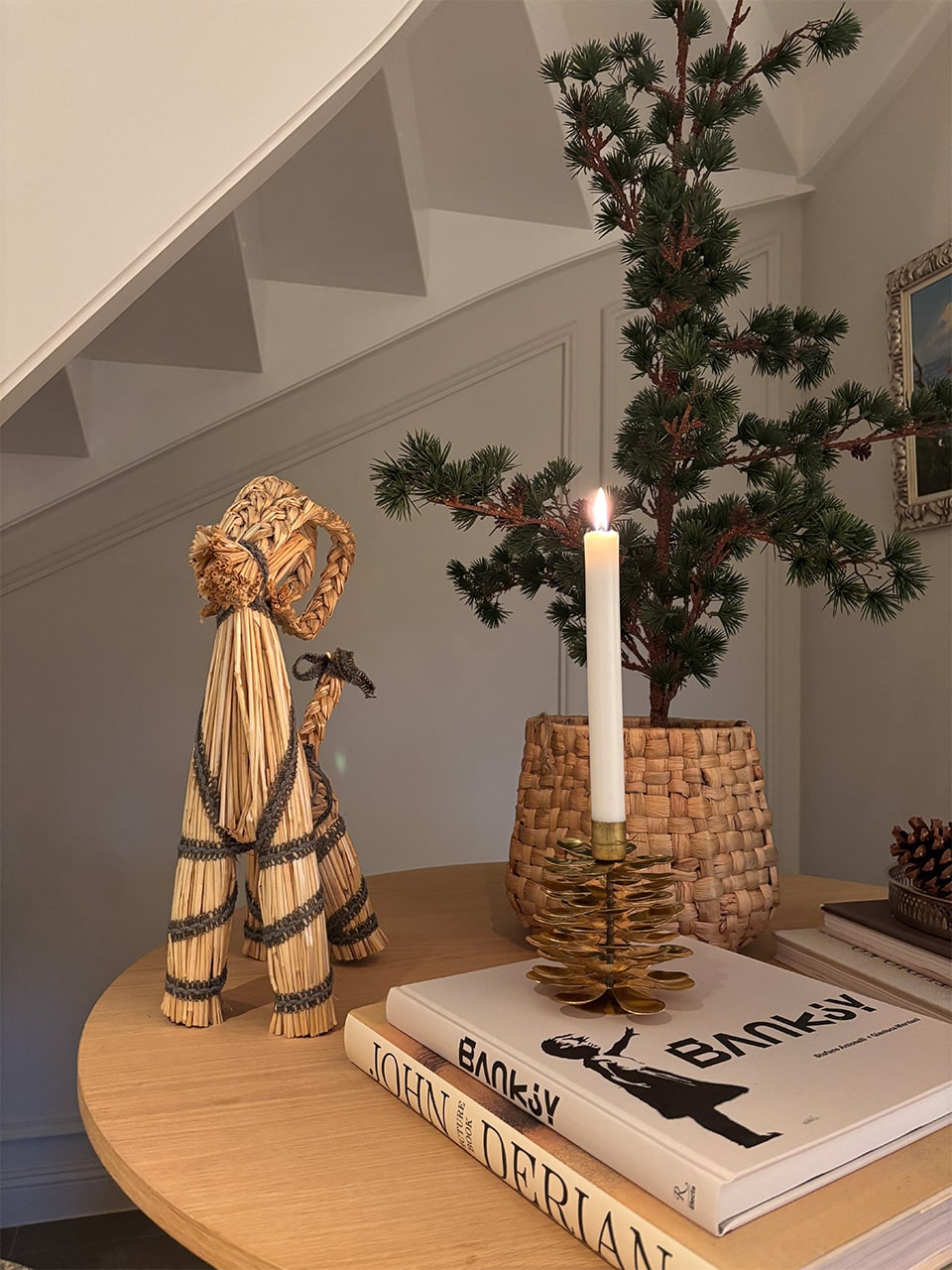 Julehjemmet til Tine-julepynt-jul-juletre-julestake-adventsstake-et hjem-verket interiør-2