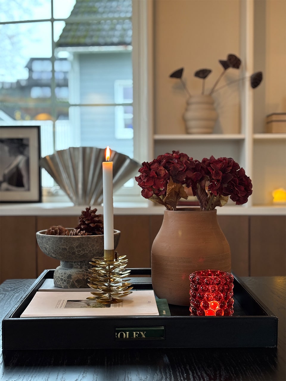 Julehjemmet til Tine-julepynt-jul-juletre-julestake-adventsstake-et hjem-verket interiør-6