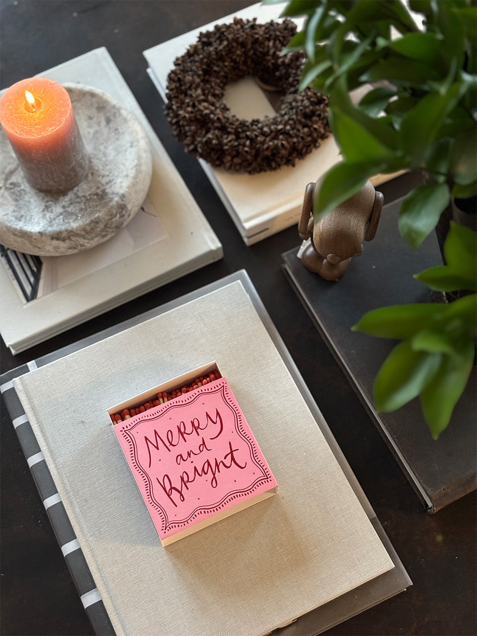 Julehjemmet til Tine-julepynt-jul-juletre-julestake-adventsstake-et hjem-verket interiør-9