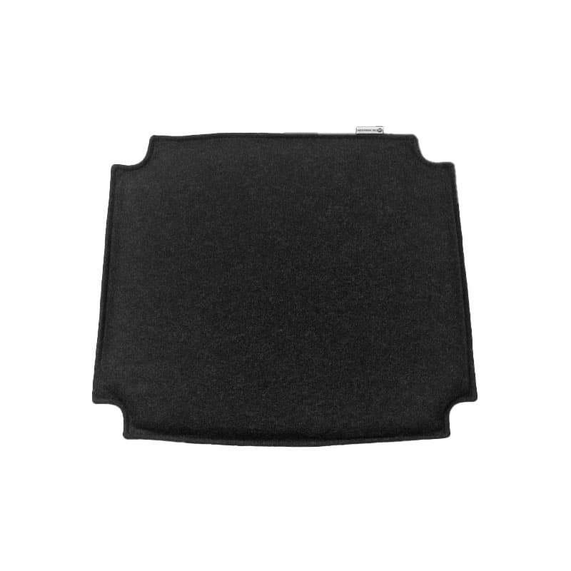 ch24 sittepute i sort ulltekstil fra Carl Hansen