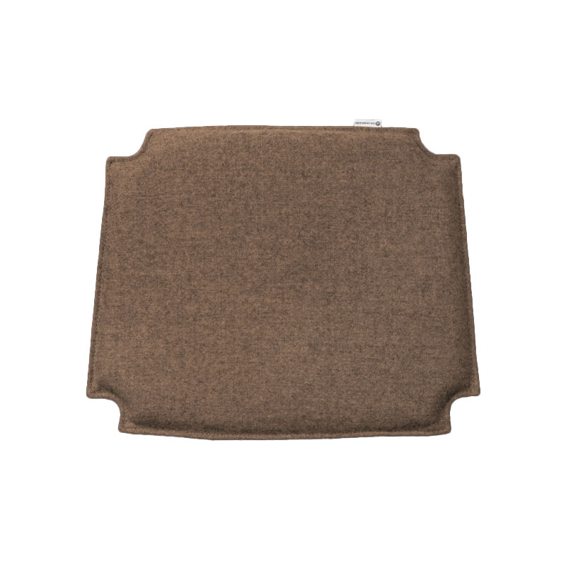 ch24 sittepute i brunt ulltekstil fra Carl Hansen