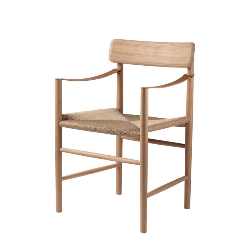 J186 Hesbjerg spisestol i oljet eik med papirflett i setet og armlener i skinn fra FDB Møbler