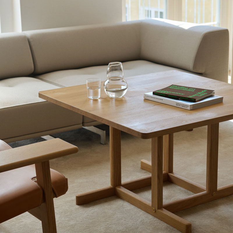 bm80 sofabord 90x90 cm i oljet eik fra fredericia