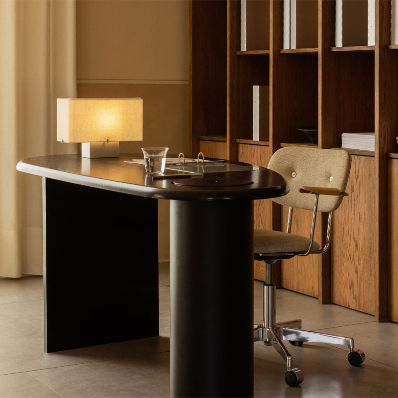 Nonna bordlampe med aluminiumsfot fra audo