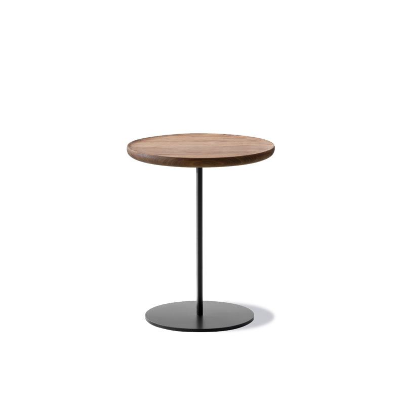 Pal sidebord Ø.37,5 cm i heltre valnøtt plate med sort understell fra fredericia