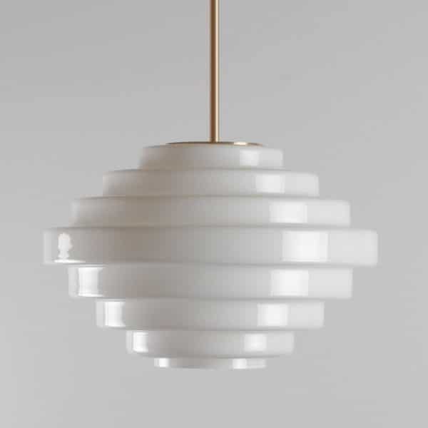 steg by step med hvitt opalt glass og messing oppheng fra house of Holmedal