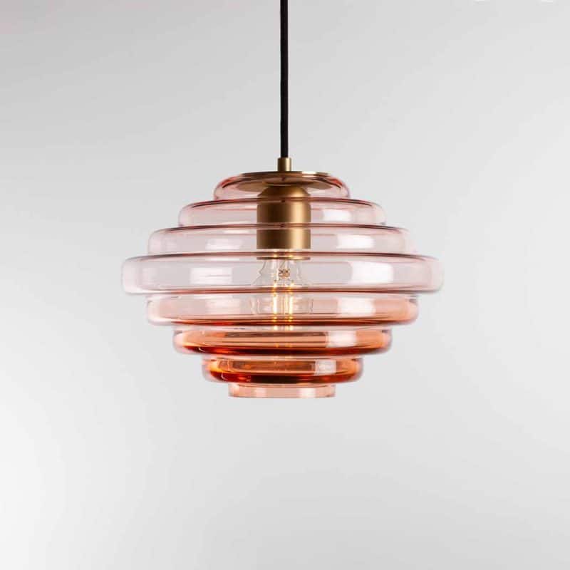 steg by step oh baby med rosefarget glass og messing oppheng fra house of Holmedal
