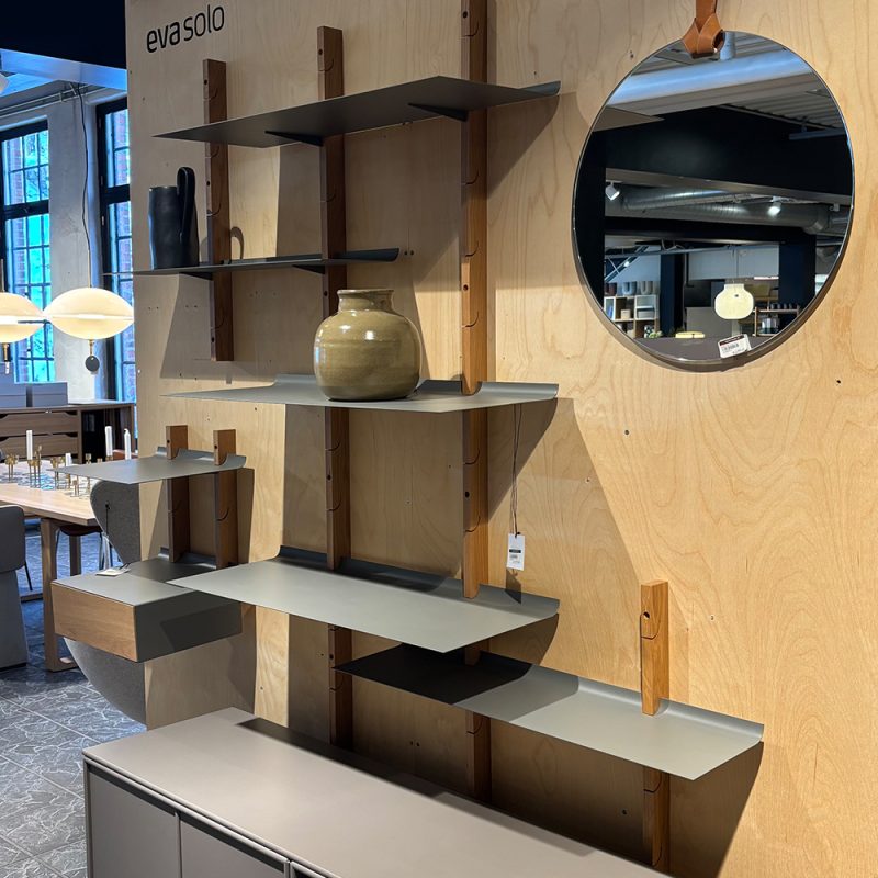 Smile hylle-eva solo-eik-grå-verket interiør-utstillingsmodell