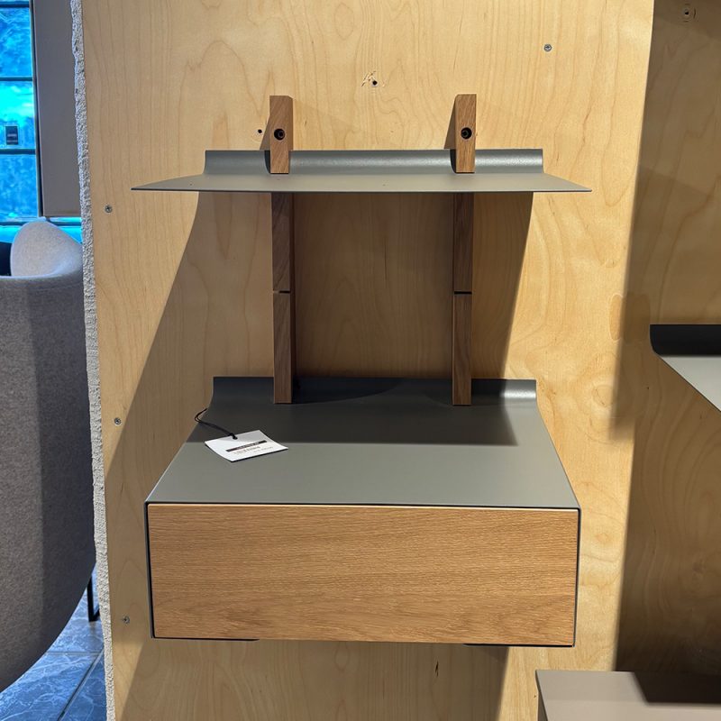 Smile hylle med skuff-eva solo-verket interiør-utstillingsmodell-grå-eik